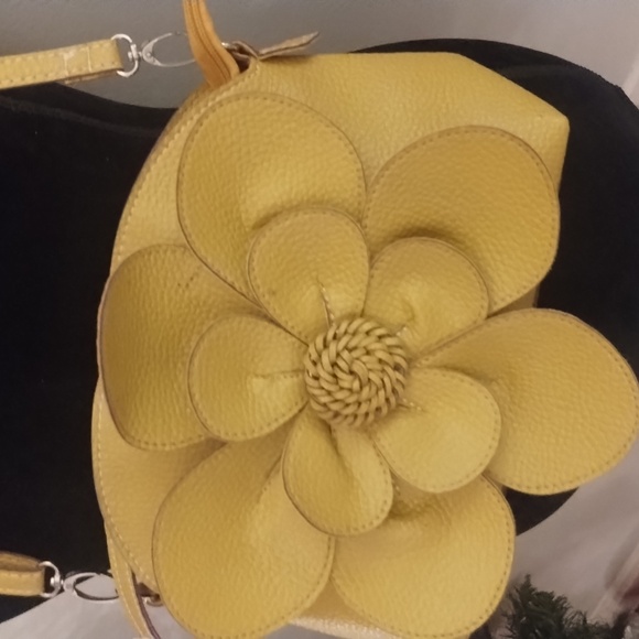 Yellow Mellow World Flower Crossbody with Adjustable Straps - Picture 2 of 5